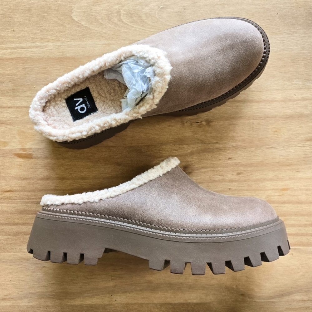 DV by Dolce Vita Ladie Shearling Brown Platform Chunky Slides